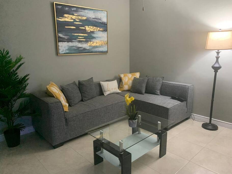 Odyssey On The 5Th - Exquisite Luxury Apt 킹스톤 외부 사진